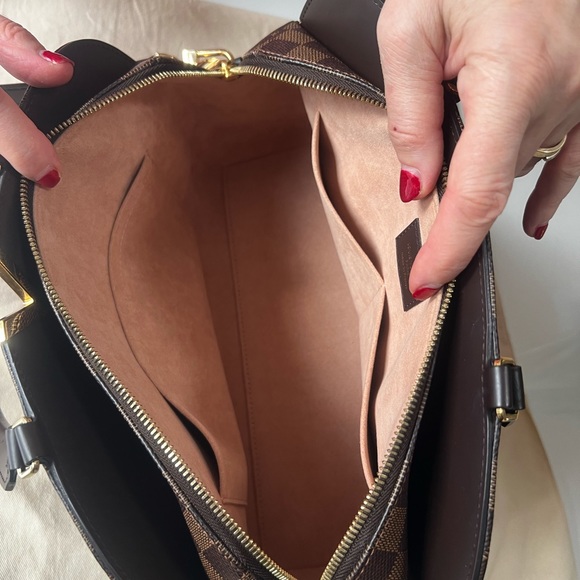 Louis Vuiton Purse! Authentic and worn 2 times only! - Picture 8 of 16